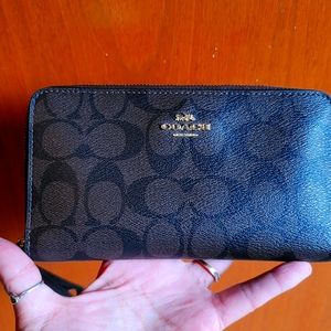 Coach wristlet wallet